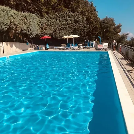 Giardino, Piscina E Posto Auto - Relax Con Vista Mare ברג'ג'י