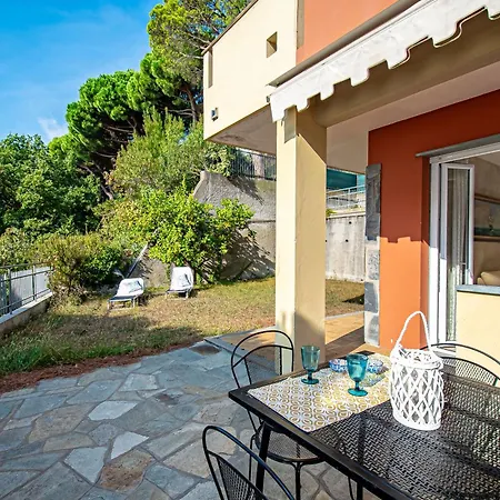 Giardino, Piscina E Posto Auto - Relax Con Vista Mare Apartment Bergeggi